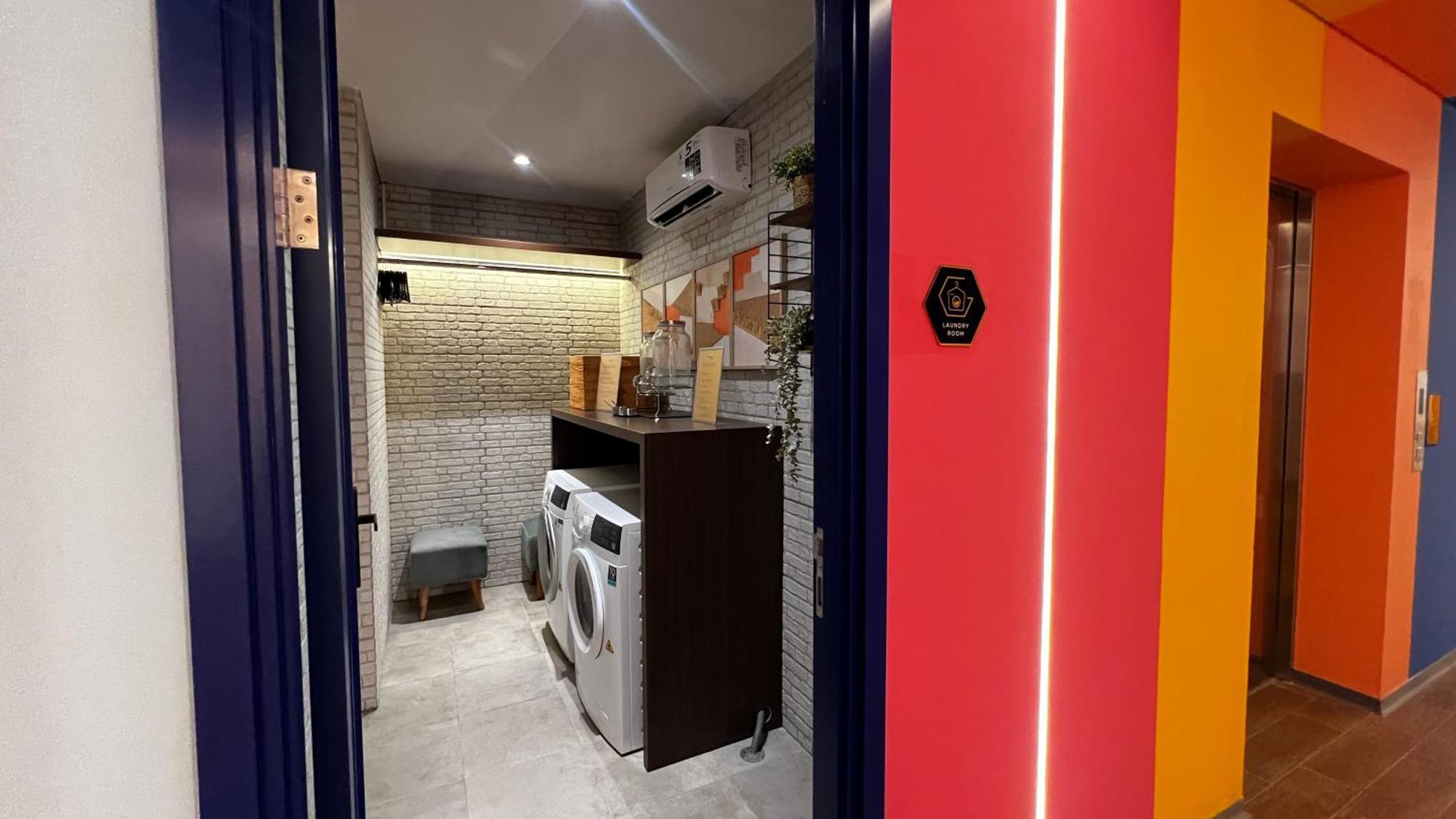 ג'קרטה Yellow Bee Resort Cililitan מראה חיצוני תמונה